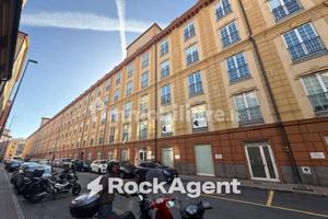 Immobile di 2350 m² con 5 locali a Genova