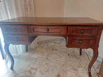 Scrivania classica