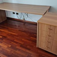 Scrivania con Cassettiera 4 cassetti