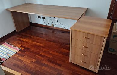 Scrivania con Cassettiera 4 cassetti