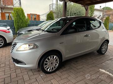 Lancia Ypsilon 1.2 69 CV 5 porte GPL Ecochic Plati