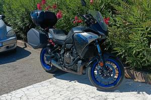 Yamaha Tracer 7 con doppie carenature 