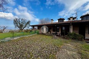 VILLA A SCHIERA CENTRALE A POZZOLENGO