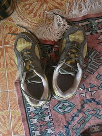 Paia Di scarpe sportive usate