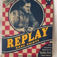 Insegna vintage Replay in legno dipinto