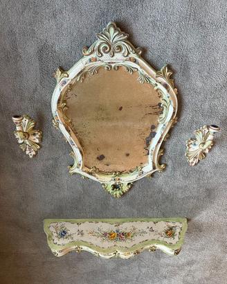 Specchio con mensola in terracotta decorata