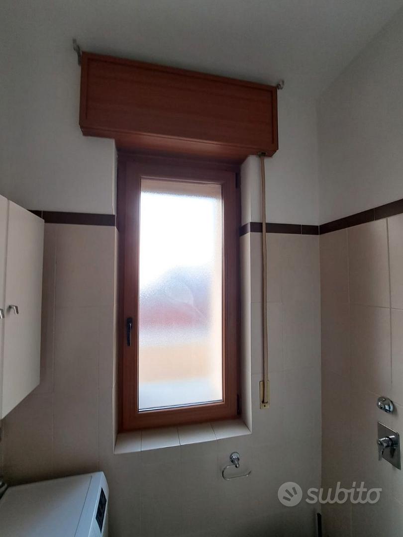 2 Infissi PVC doppio vetro + cornice PVC - Arredamento e Casalinghi In  vendita a Milano