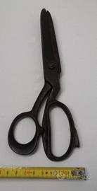 Gruppo di tre forbici antiche