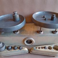 ANTICA BILANCIA IN LEGNO A DUE PIATTI