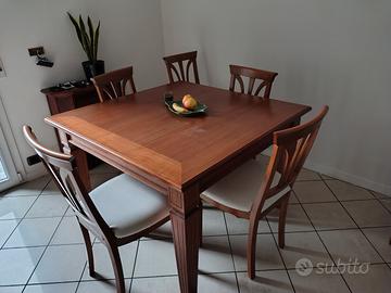 Tavolo pregiato estensibile in legno massello