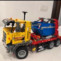LEGO® Technic Camion portacontainer 10-16 | #42024