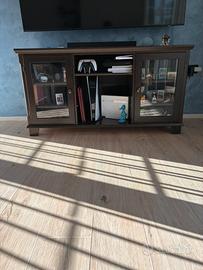 Mobile TV in legno massiccio con vetrine