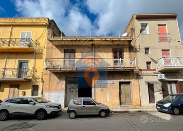 Castelvetrano Indip. Con Magazzino E Terrazzo