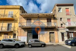 Castelvetrano Indip. Con Magazzino E Terrazzo