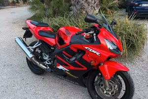 Honda CBR 600 F Sport 2002 tenuta maniacalmente