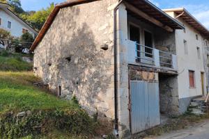 Rustico con terreno agricolo e deposito attrezzi