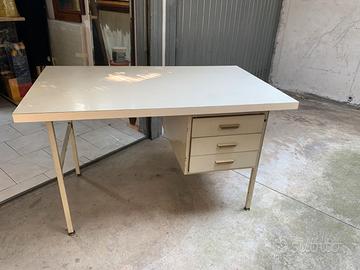 scrivania industriale