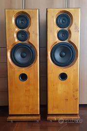 Diffusori artigianali da pavimento auto costruiti.