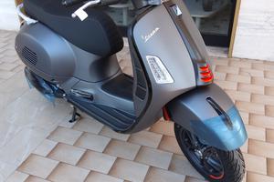 Piaggio Vespa 310 GTS hpe Sport