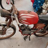 motocicletta d'epoca Torpado