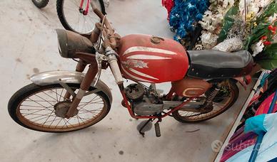 motocicletta d'epoca Torpado