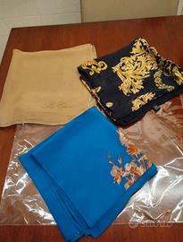 Lotto di tre foulards in pura seta 