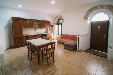 3 LOCALI A TARQUINIA