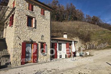 Rustico / Casale di 140 m² con 3 locali a Tarzo