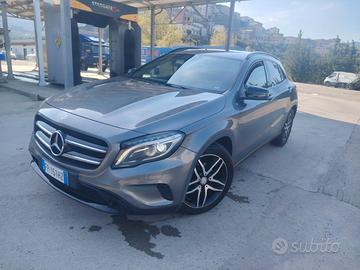 MERCEDES GLA 200D PREMIUM 136 CV PERFETTA