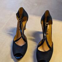 Scarpa peep-toe con tacco alto