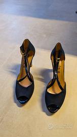 Scarpa peep-toe con tacco alto