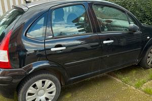Auto utilitaria citroen c3