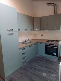 Cucina nuova completa ad angolo