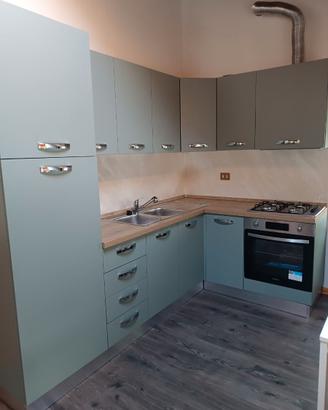 Cucina nuova completa ad angolo