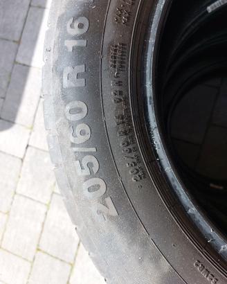 Gomme  205 60 16 continental