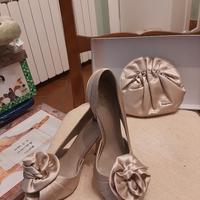 scarpe decollete num 37 e borsa cerimonia abbinati