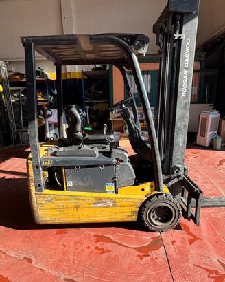 Carrello elevatore 3 ruote elettrico 1500 kg