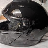 Casco modulare nero lucido con doppia visiera.