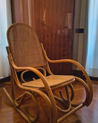 sedia a dondolo vintage paglia di Vienna 