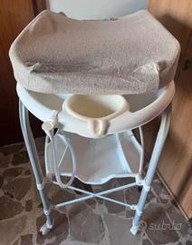 Fasciatoio con vaschetta per bagno e cambio