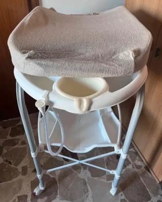 Fasciatoio con vaschetta per bagno e cambio