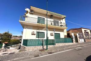 2 LOCALI A TORRE DEL GRECO