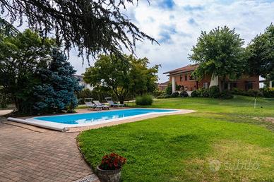 Appartamento di 470 m² con 5 locali e box auto dop