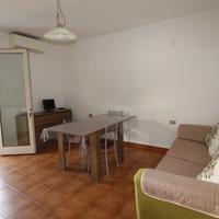 divano, madia, sedie, tavolo