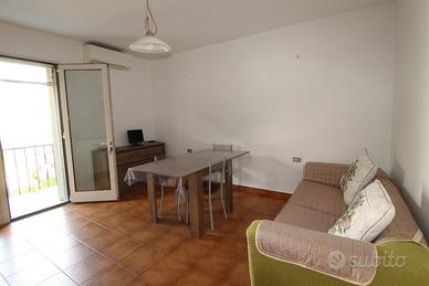 divano, madia, sedie, tavolo