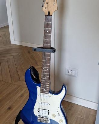 Chitarra Yamaha 012