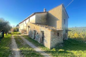 Porzione di casale su 2 livelli in zona collinare