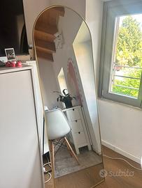 Specchio dorato ovale