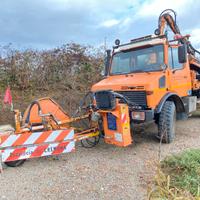 UNIMOG U1250R + LAMA NEVE, TAGLIAERBA e TRINCIA