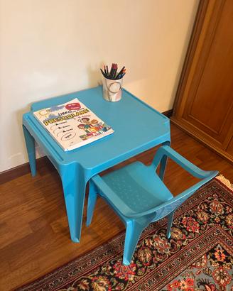Tavolino e sedia plastica per bimbi carinissimi